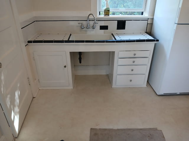 Kitchen countertop regrouting